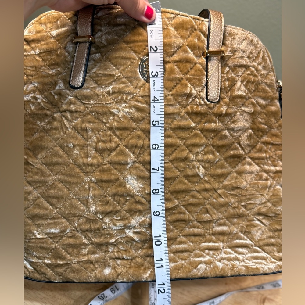 Quilted Metallic Gold Crossbody Bag - Picture 7 of 9